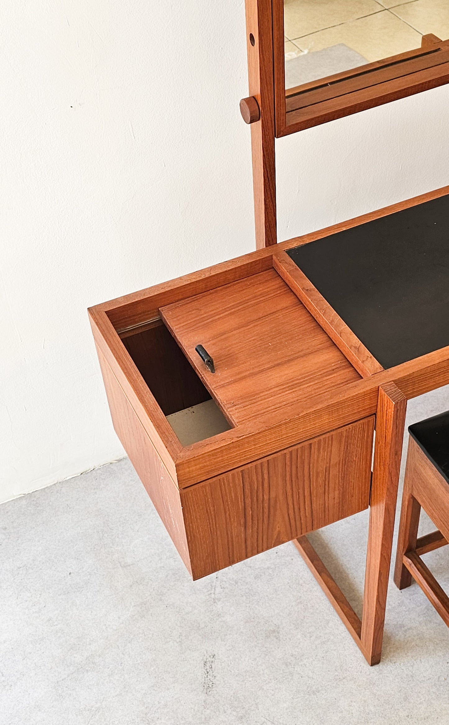 Mid-Century Oak Dressing Table with Vanity Mirror and Stool