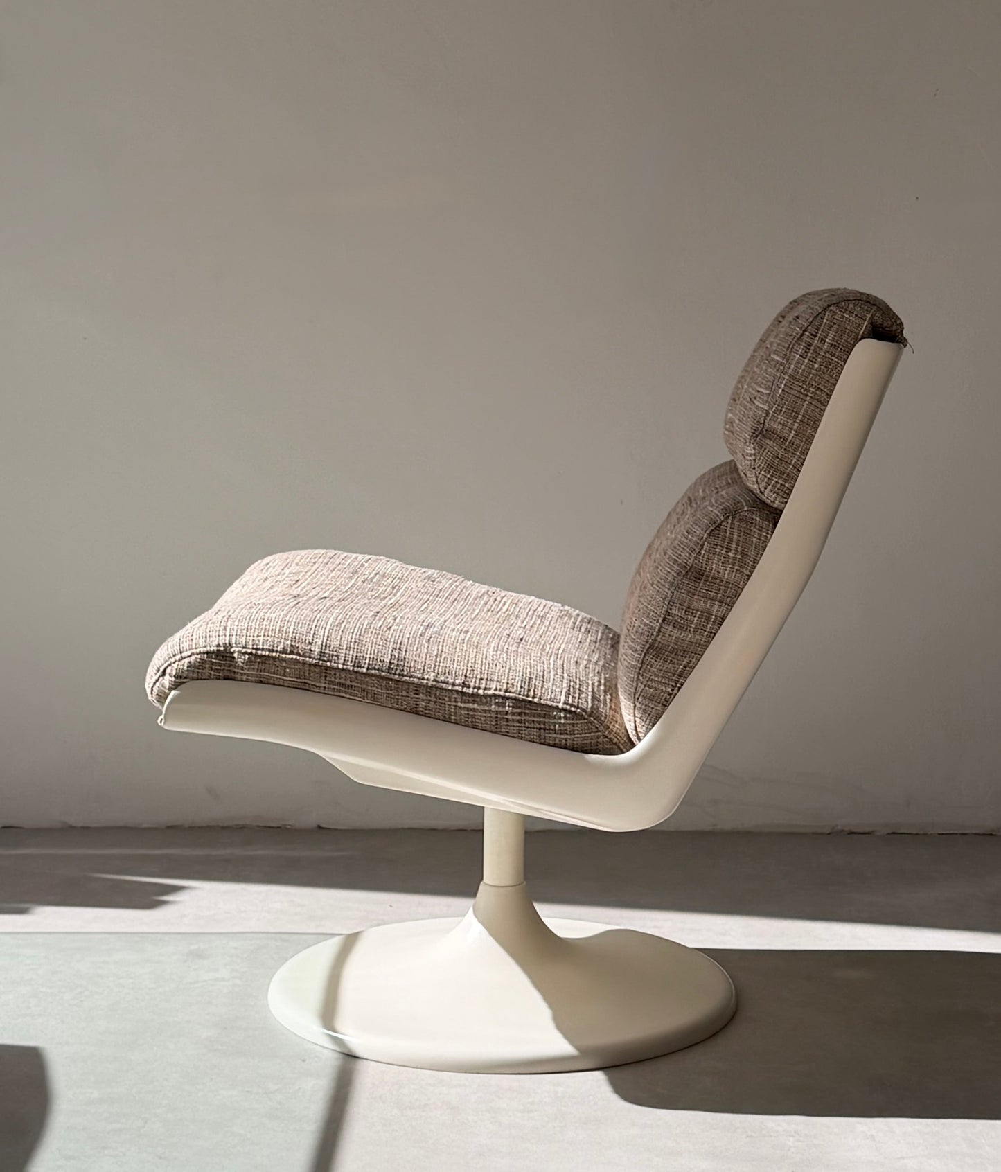 Vintage Fiberglass Swivel Lounge Chair