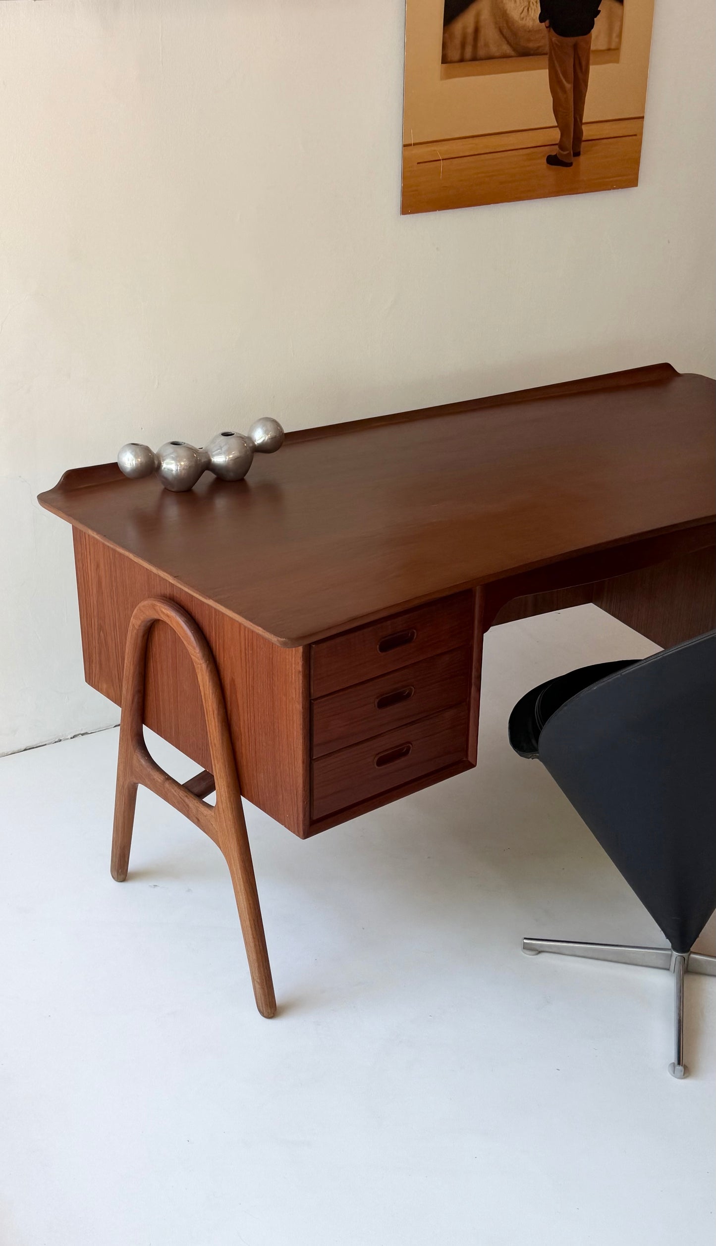 Svend Aage Madsen Teak Executive Desk for Sigurd Hansen, Denmark, 1960s