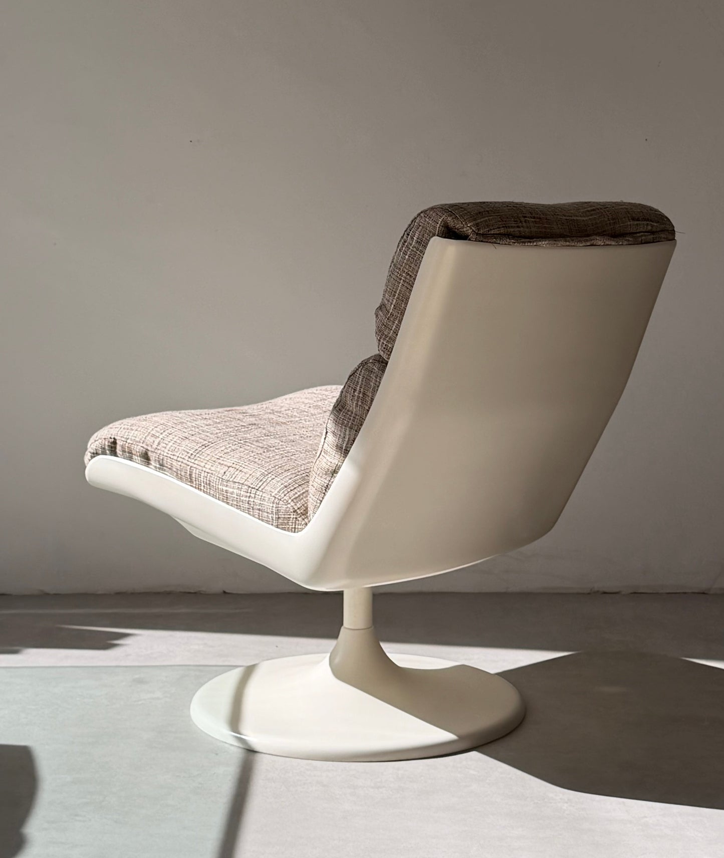 Vintage Fiberglass Swivel Lounge Chair