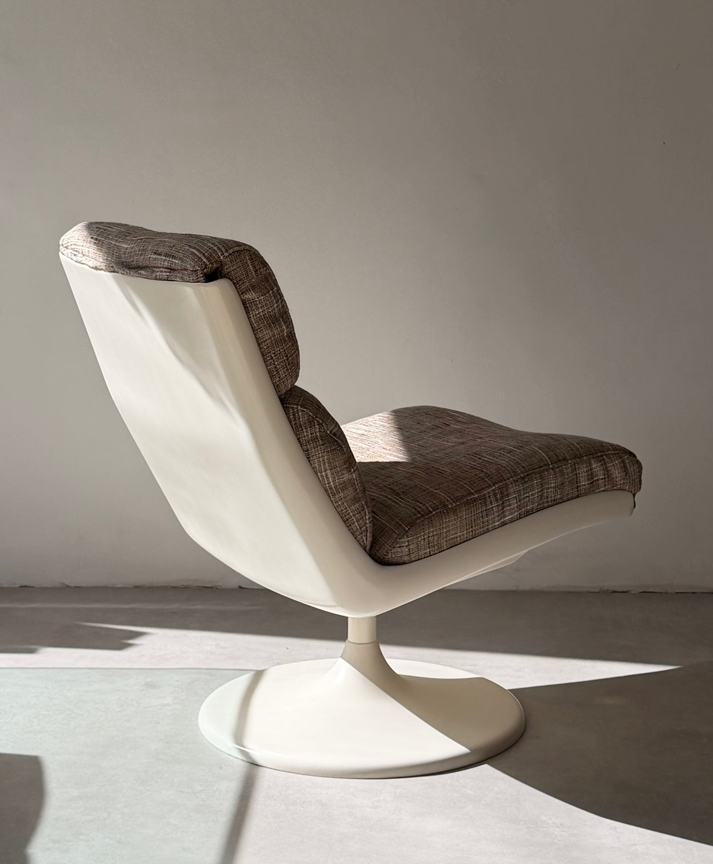 Vintage Fiberglass Swivel Lounge Chair