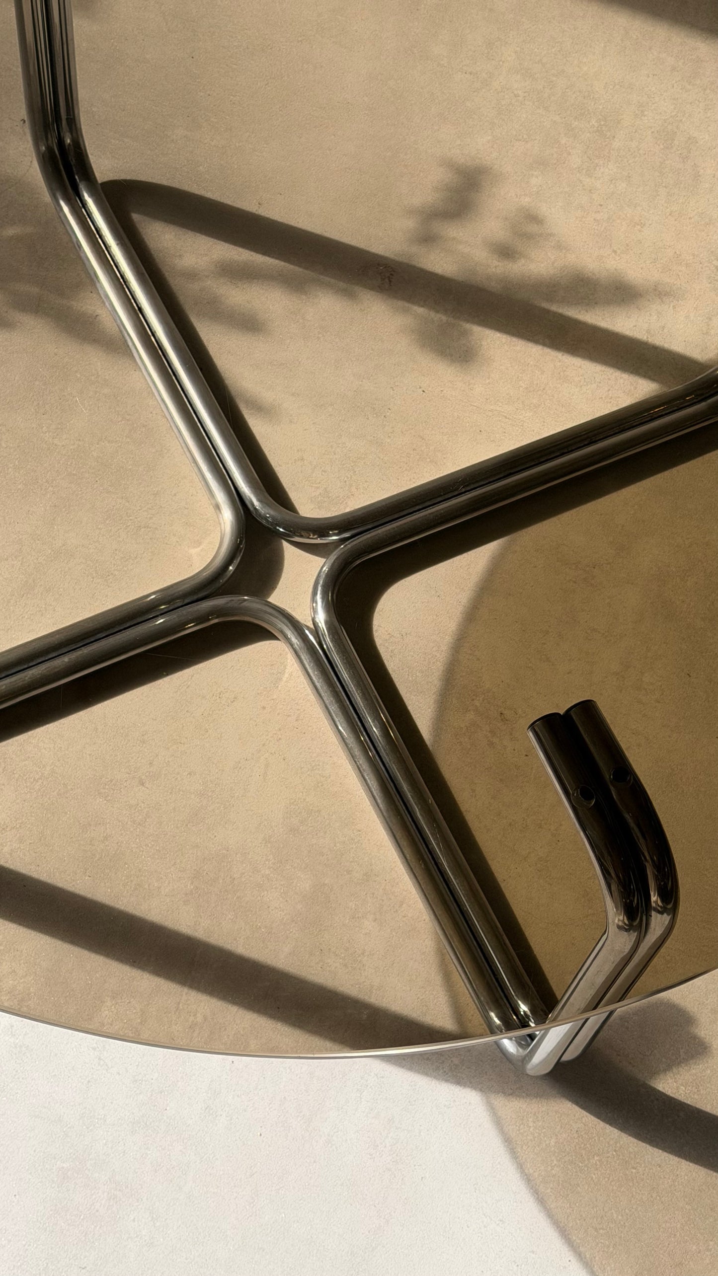 Italian round coffee table, 1970s.