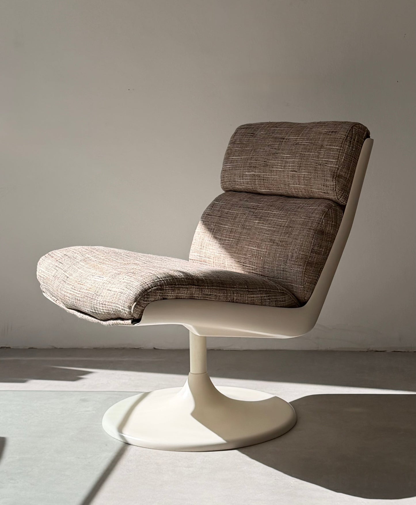 Vintage Fiberglass Swivel Lounge Chair