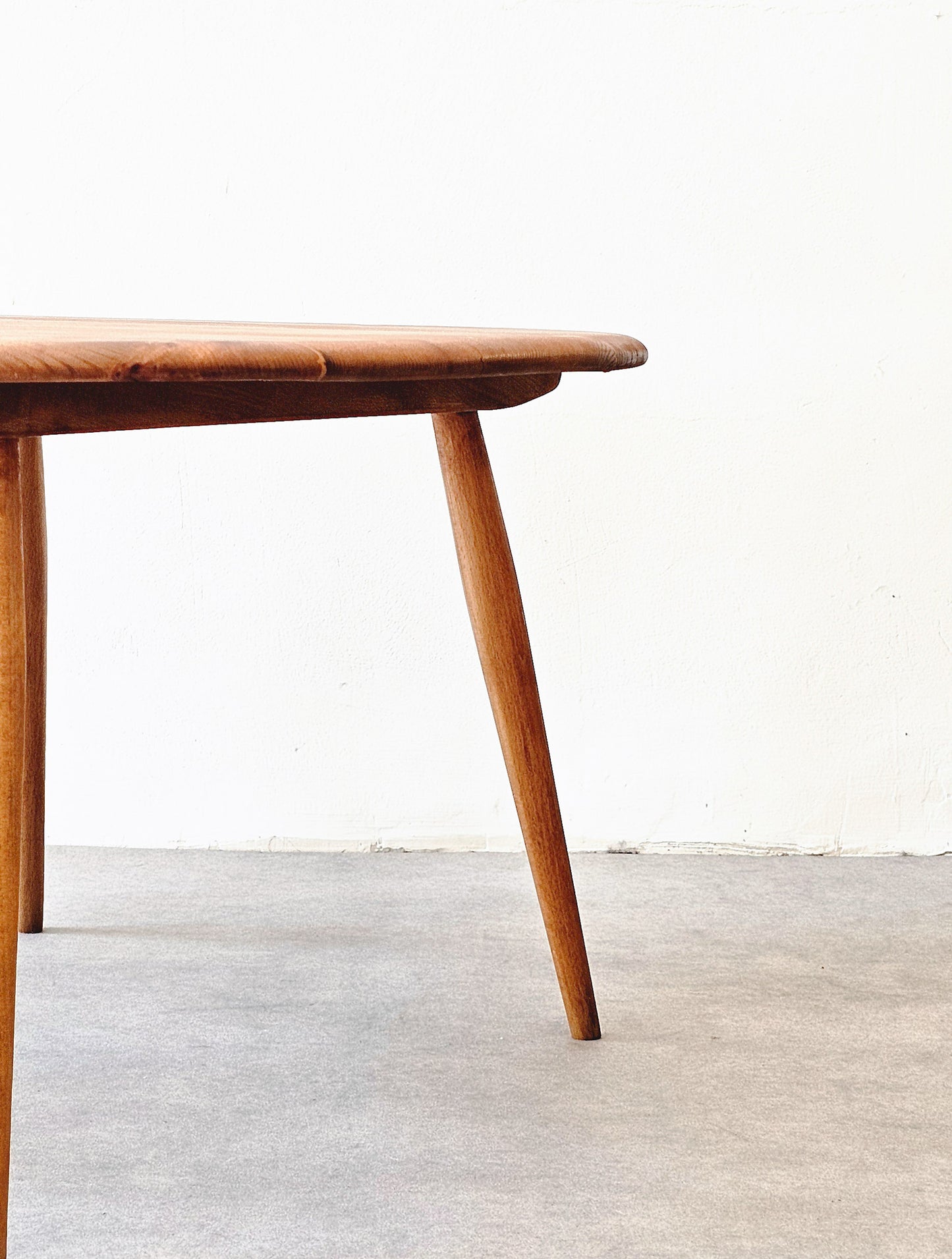 Vintage Ercol Elm Coffee Table, Model No. 142, 1960s